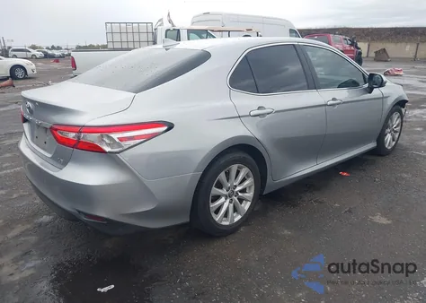 2019 Toyota Camry Le z USA, uszkodzony, nr VIN 4T1B11HK0KU770157